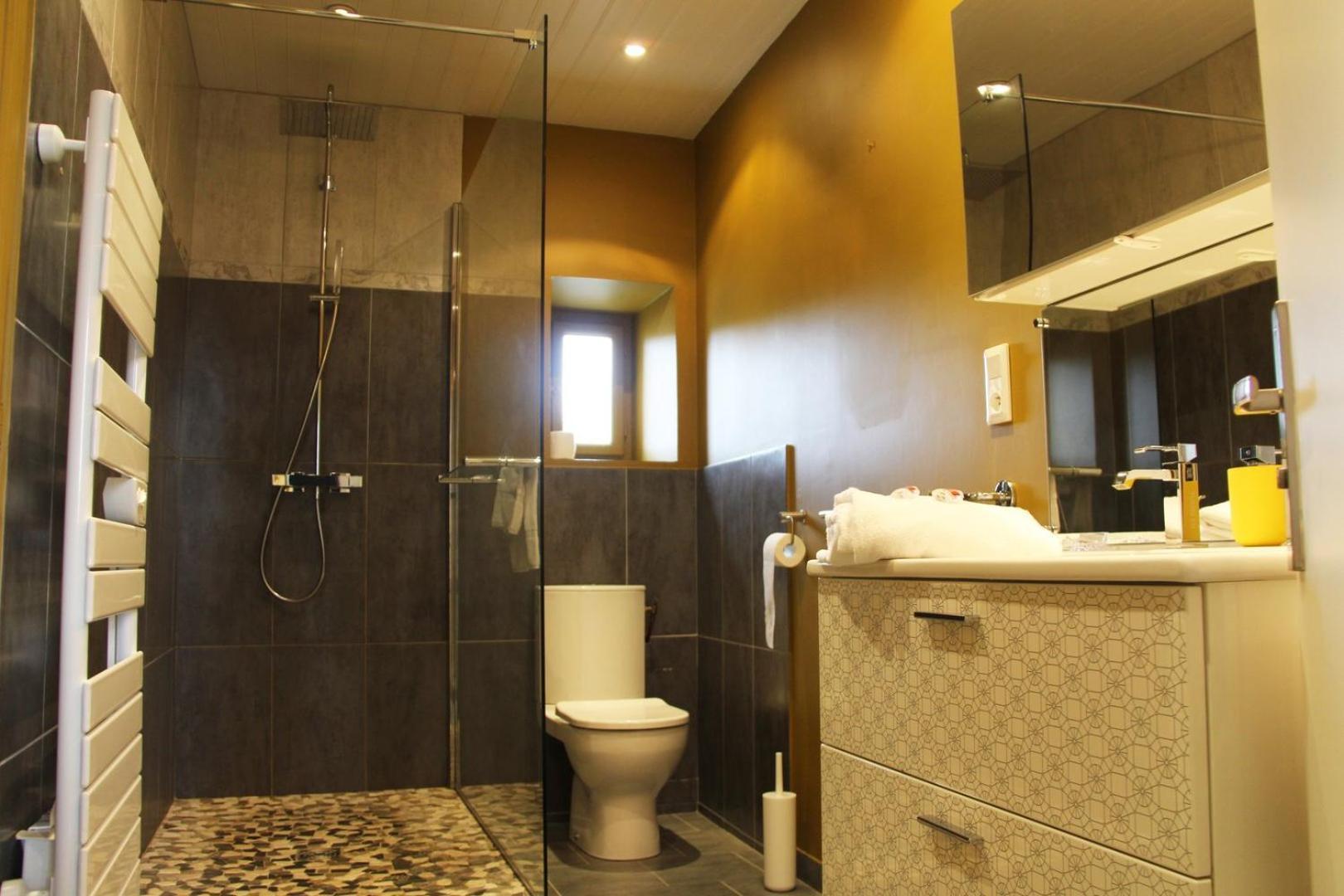 Henri IV - Parking Included - Self Check-In Apartment Chartres Ngoại thất bức ảnh
